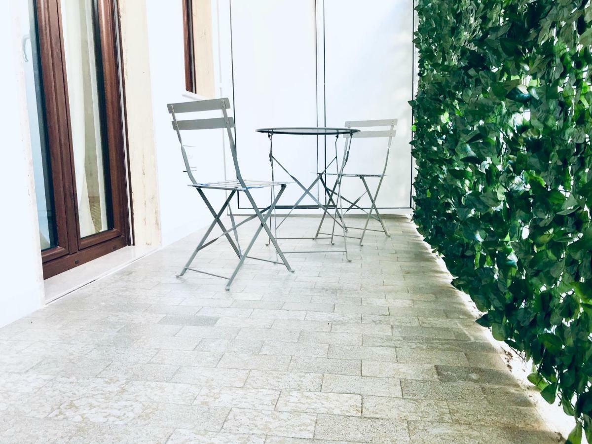 Bellhome 3 - Elegante Appartamento Nel Centro Di Bari Exterior photo